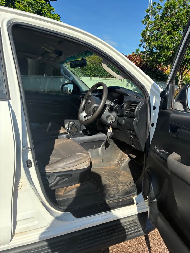  Hilux